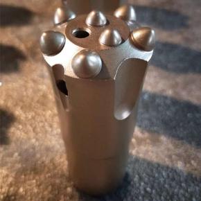 Q7-42-R32-Threaded Button Bit